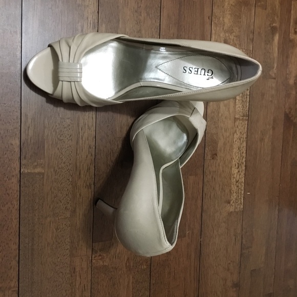 Used Guess size 8 nude peep toe pumps - Picture 6 of 6